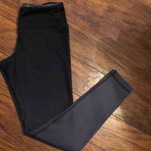Vina yoga pants size small